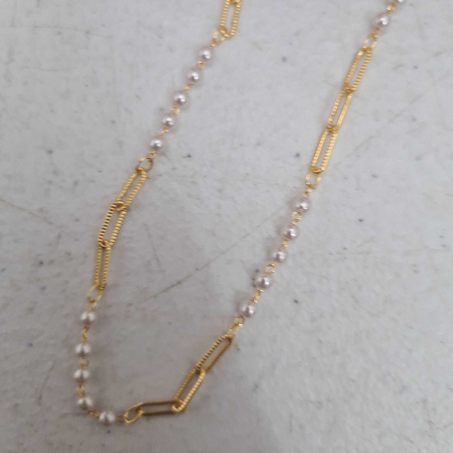 Choker Perlas chicas con eslabones delgados