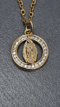 Cargar imagen en el visor de la galería, Collar virgencita redonda zirconia #34
