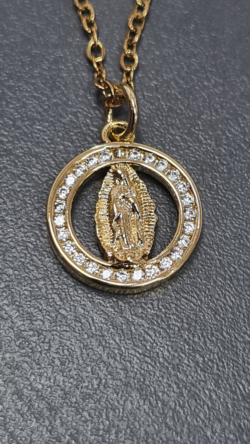 Collar virgencita redonda zirconia #34