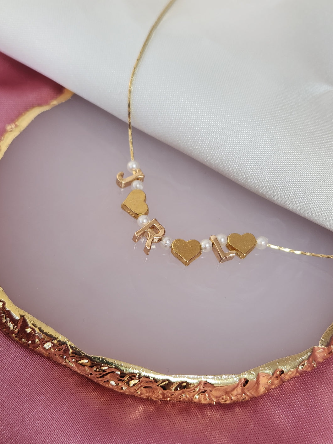 Collar personalizado con letras doradas mini perlas