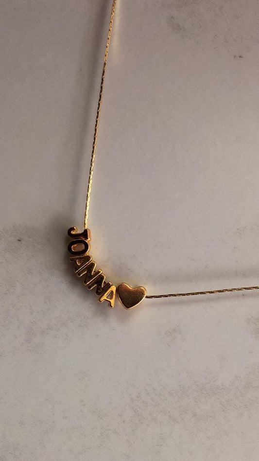 Collar personalizado con letras doradas mini