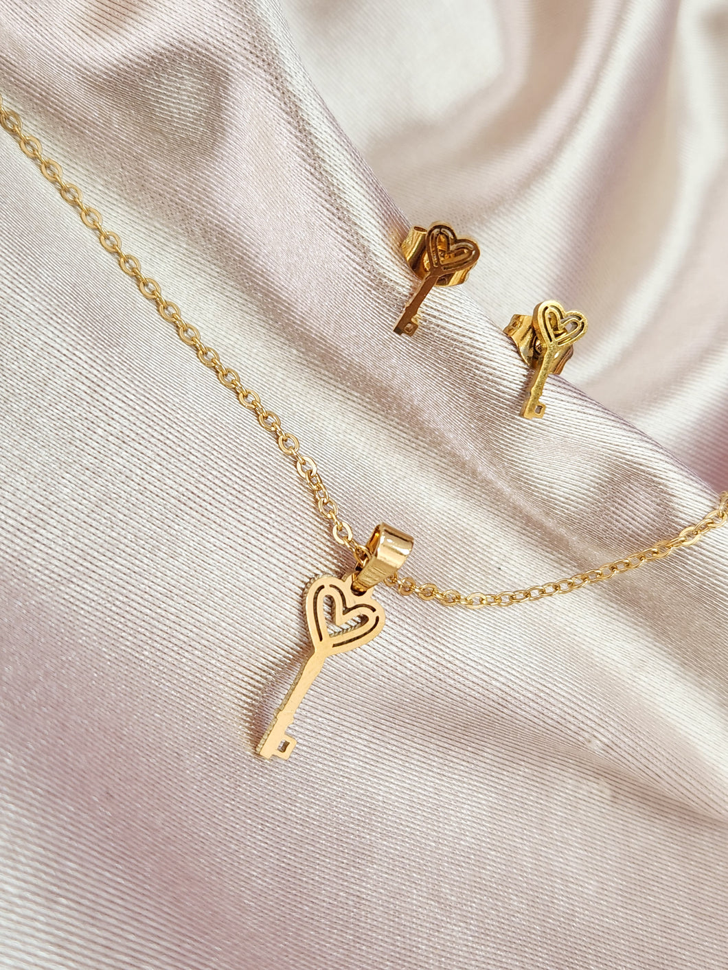 Collar y aretes llave corazon #22