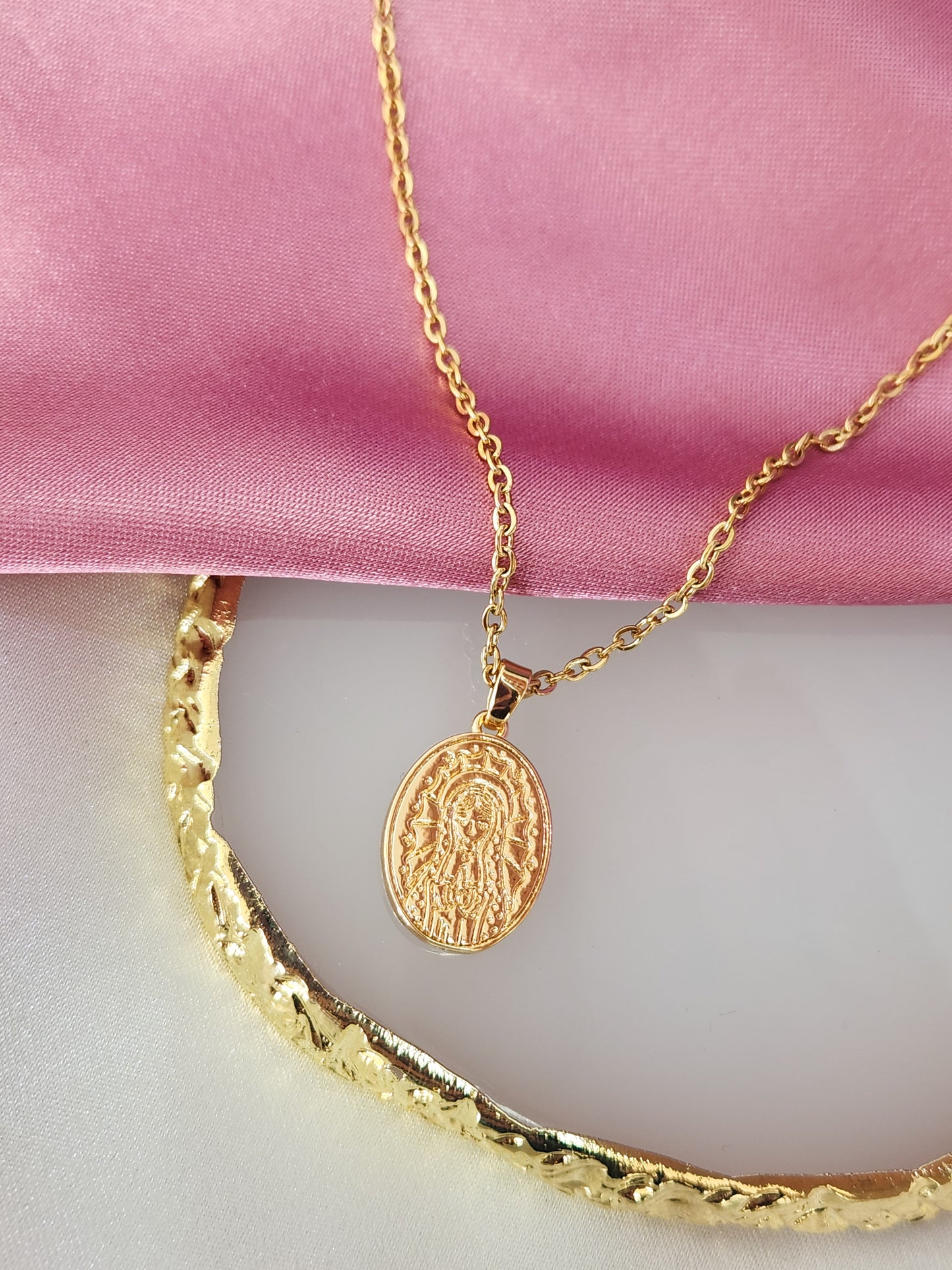 Collar virgencita ovalada #YY