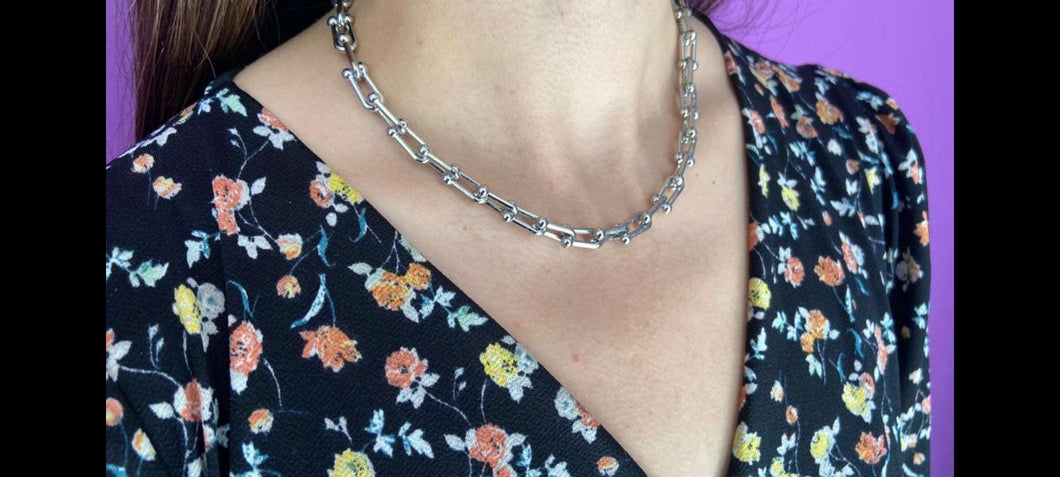 Choker eslabon bolita plateado 45cm