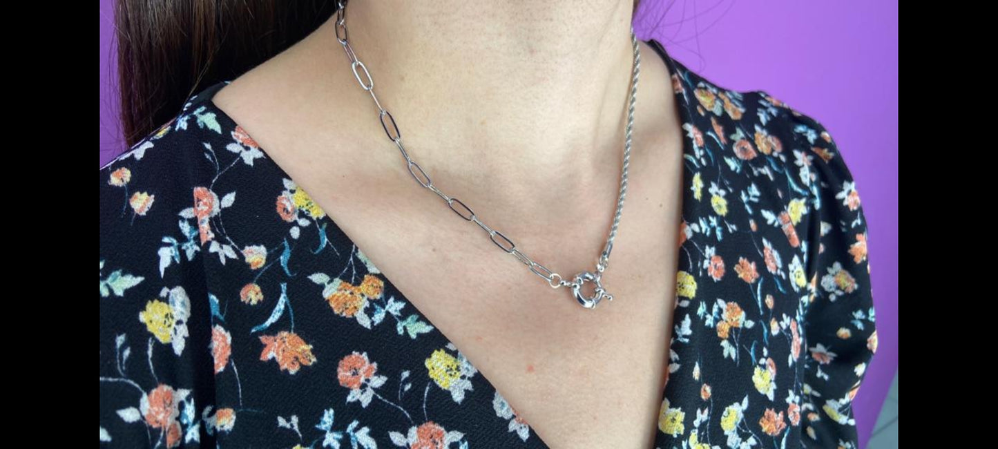 Collar torsal #32 con eslabones y conector plateado
