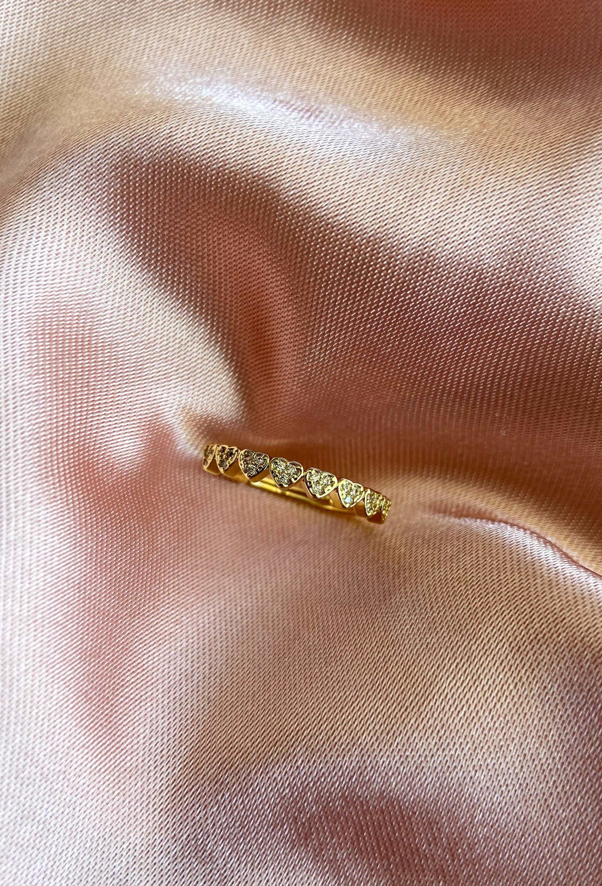 Anillo #33 con 8 mini corazones