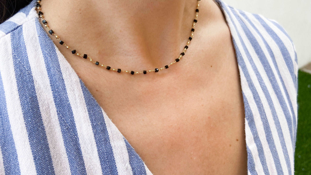 Choker negro cuadrado