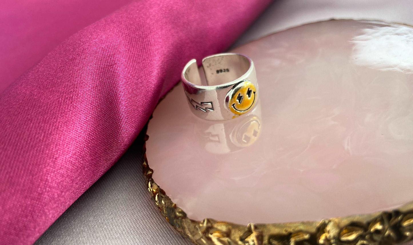 Anillo #6 carita feliz dorada con rayos