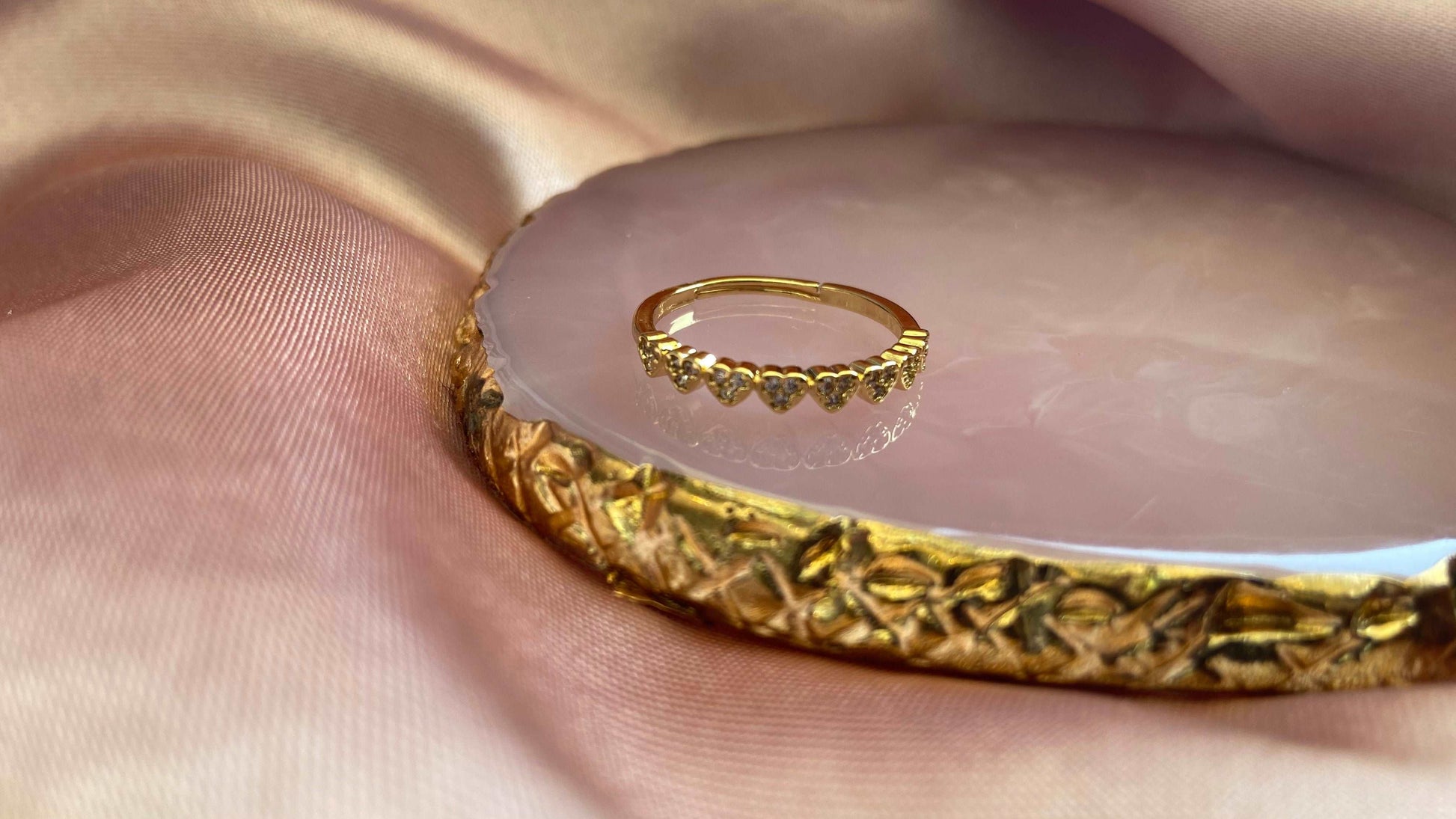 Anillo #33 con 8 mini corazones