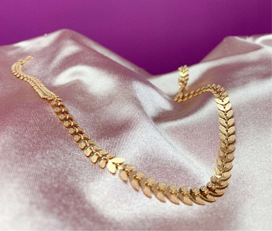 Choker flecha dorada