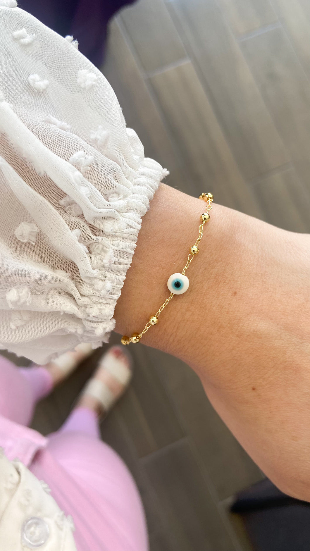 Pulsera bolitas doradas ojo blanco