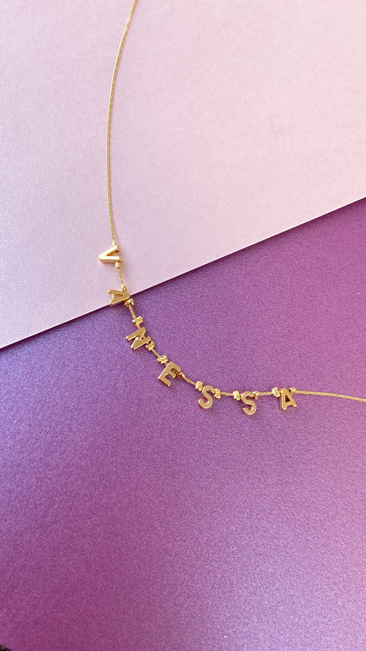 Collar personalizado letras separadas dorado letras