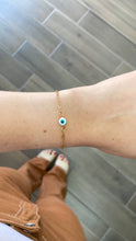 Cargar imagen en el visor de la galería, Pulsera ojo dorado acero #36
