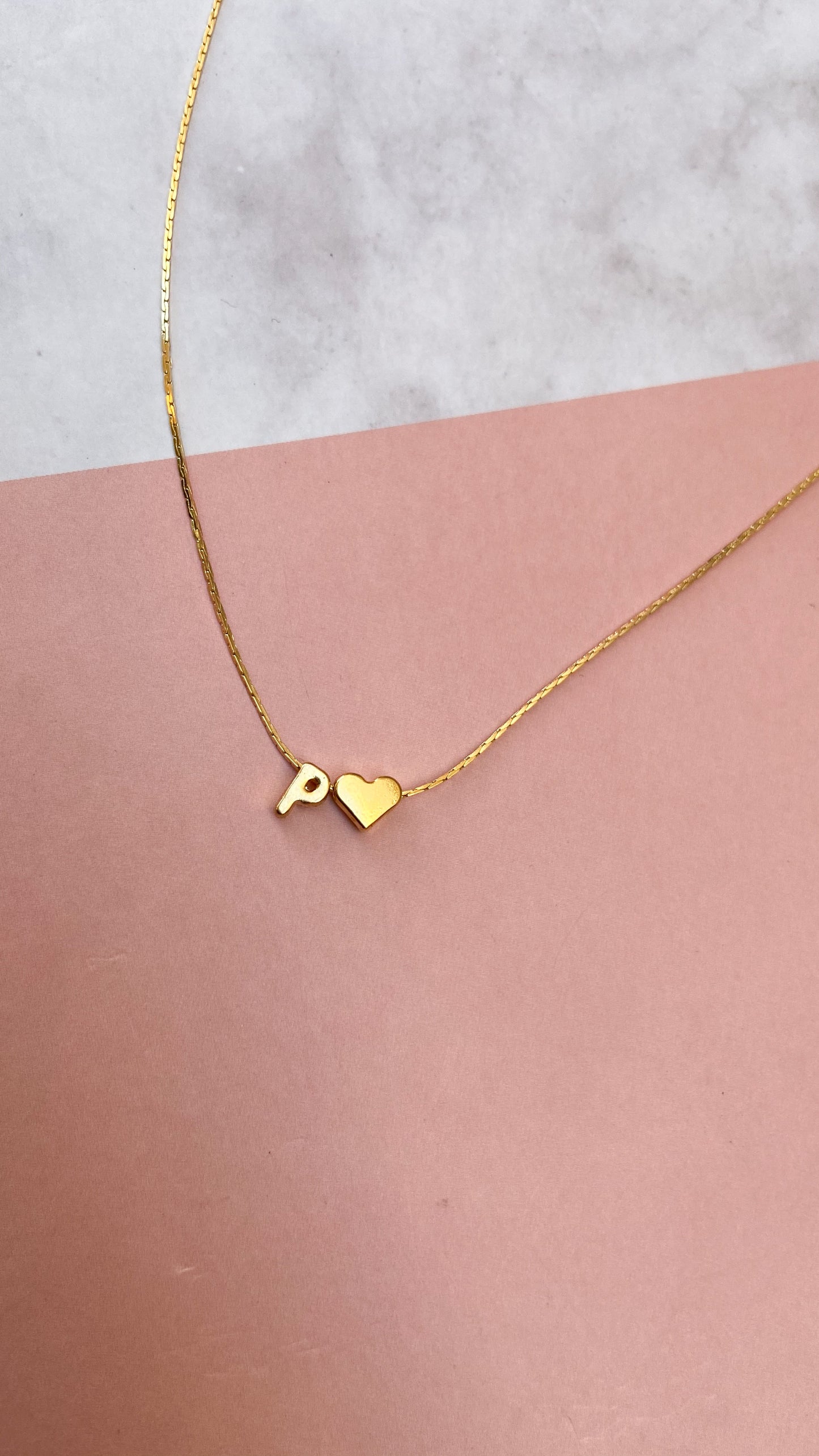 Collar inicial corazon dorado