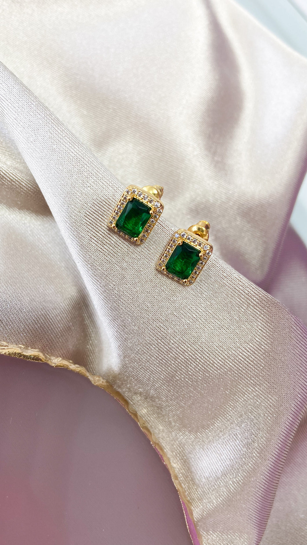 Aretes broquel verdes #73B