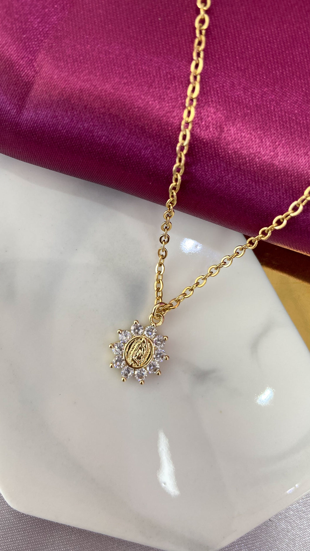 Collar Virgen Zirconia alrededor #22