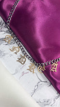Cargar imagen en el visor de la galería, Letras goticas eslabones Plata 45cm
