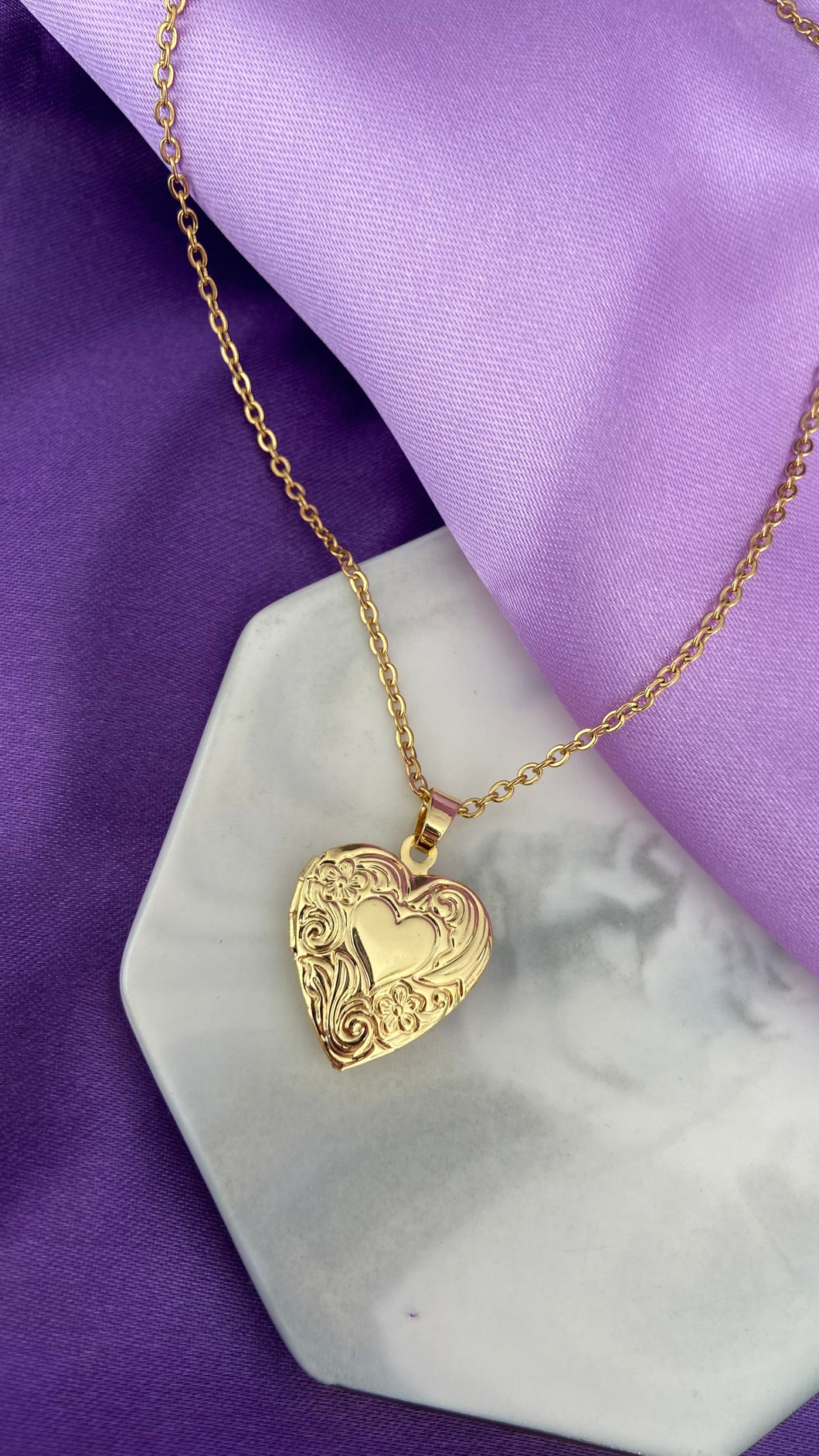 Collar Relicario con figura corazon #GG3