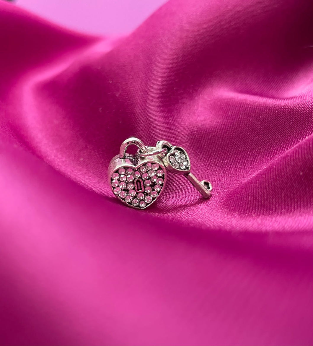 Dije para pulsera #36 corazon con llave cristal