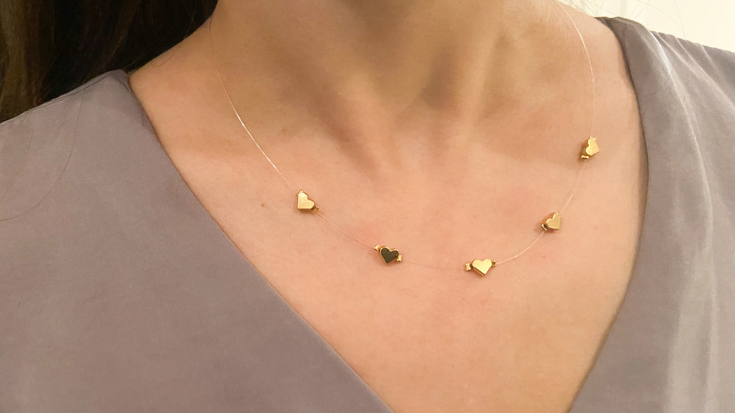 Collar corazones invisible