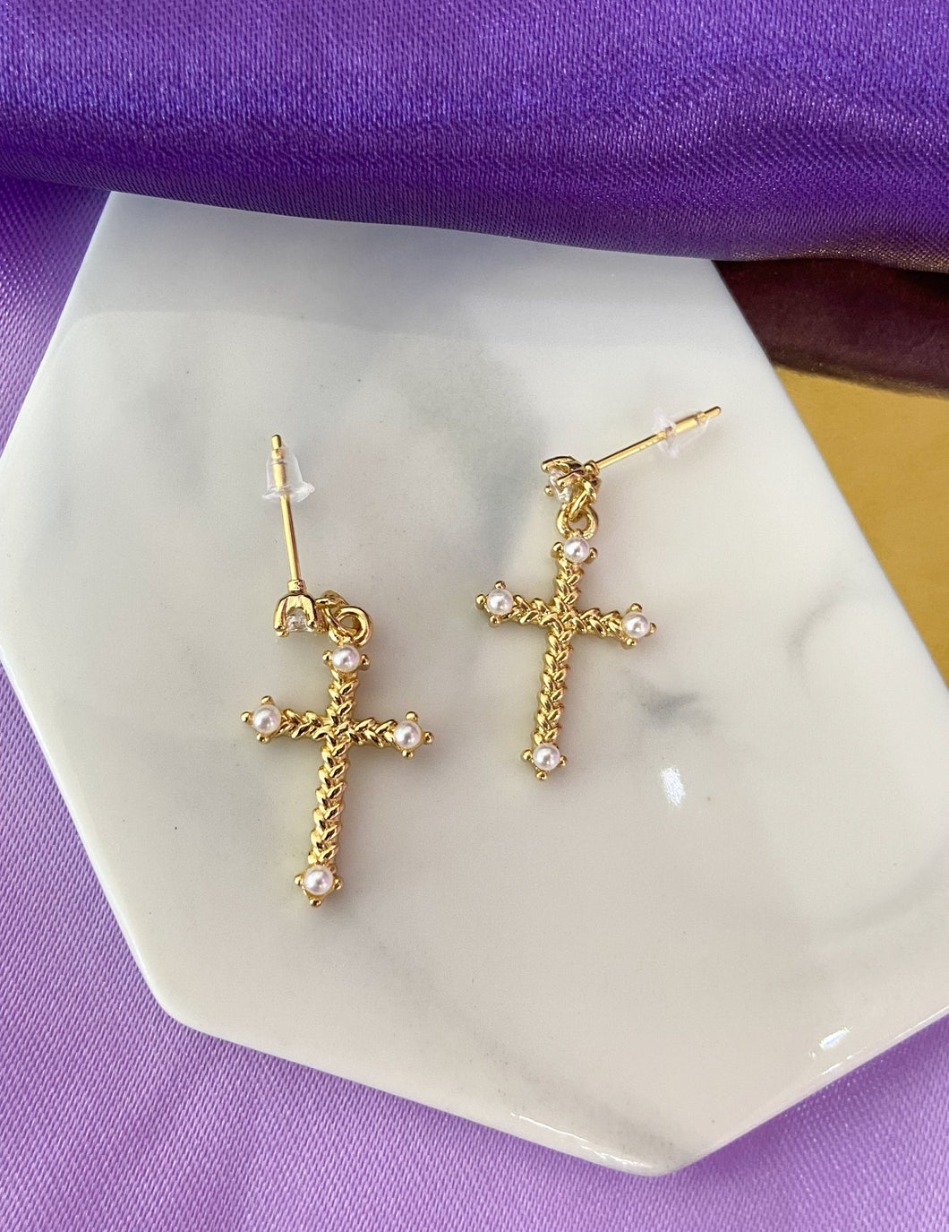 Aretes cruz con perlas #176