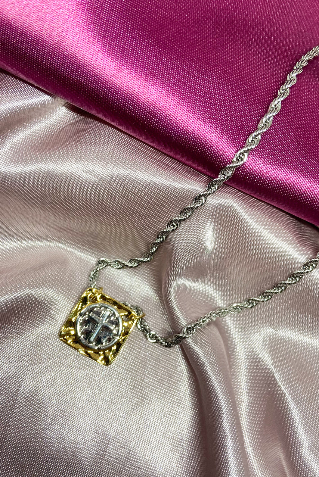 Collar torsal plata con Escapulario cruz #U5