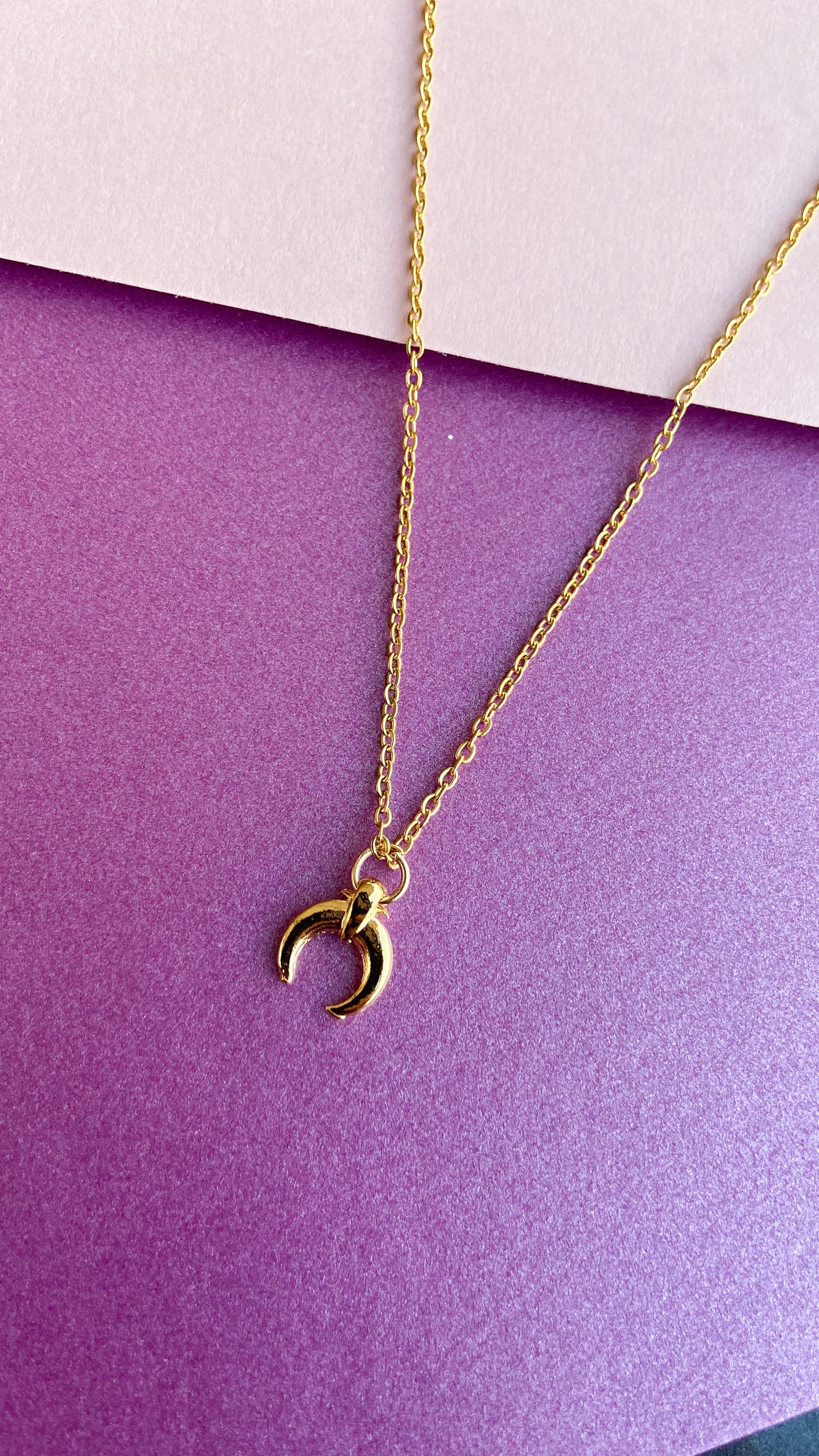 Collar media luna boca abajo #G