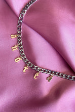 Cargar imagen en el visor de la galería, Collar personalizado gotica chica plateada eslabones gruesos
