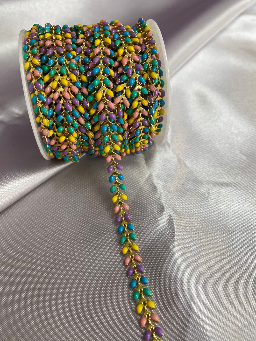 Cadena por metro flecha color pastel