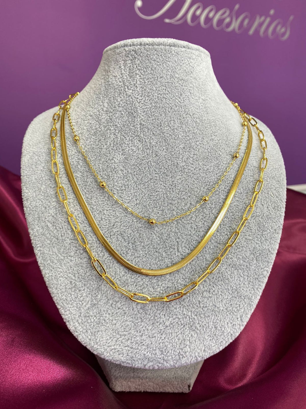 Collar triple bolitas Plana eslabones delgados