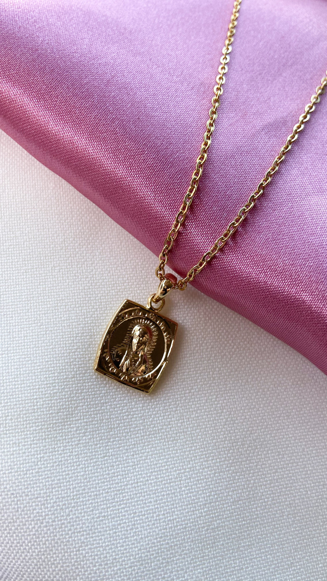 Collar Virgencita #8 cuadrada